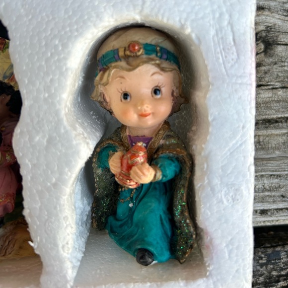 Vintage Holiday Time 11 Piece Children Nativity Set in Box Polyresin Christmas - Picture 7 of 9